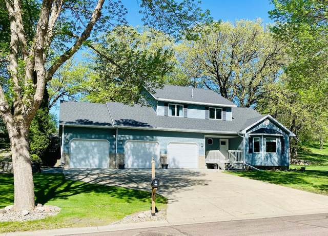 Property at 517 Valley Dr, Fergus Falls, MN 56537, 4 beds, 4 baths