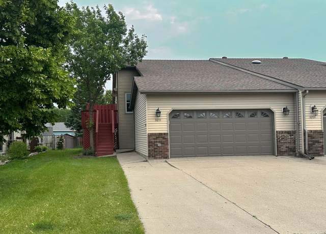 Property at 3211 30th Ave S, Fargo, ND 58103, 3 beds, 2 baths