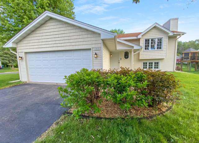 Property at 1213 Parkwood Ct, Burnsville, MN 55337, 4 beds, 2 baths