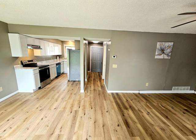 Property at 667 E Burnsville Pkwy, Burnsville, MN 55337, 3 beds, 2 baths