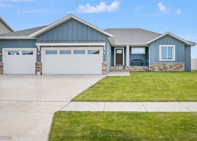 Property at 3790 Merrifield Dr S, Fargo, ND 58104, 5 beds, 3 baths