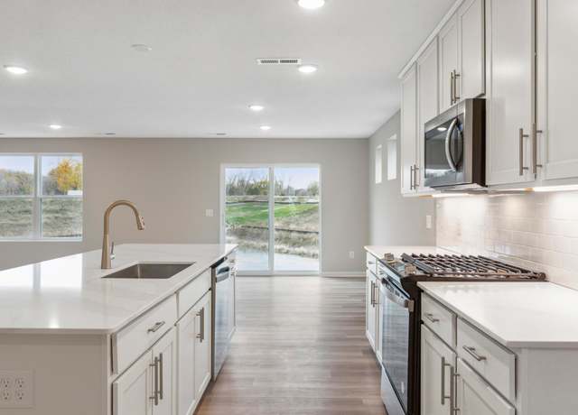 Property at 6247 Highland Hills Ln S, Cottage Grove, MN 55016, 5 beds, 3 baths