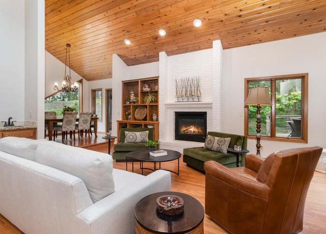Property at 6629 Crackleberry Ct, Woodbury, MN 55129, 5 beds, 4 baths