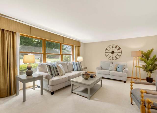 Property at 2233 Valley View Pl, Saint Paul, MN 55119, 5 beds, 3 baths