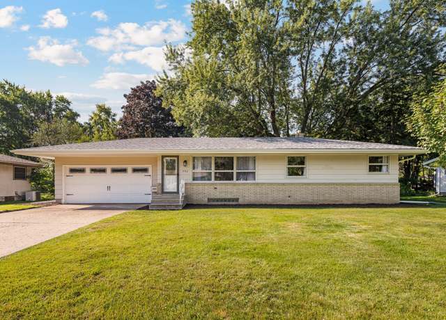 Property at 752 Sherren St W, Roseville, MN 55113, 4 beds, 2 baths