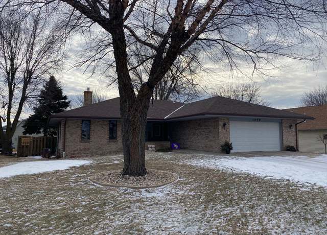 Property at 1059 Lexington Ave, Worthington, MN 56187, 3 beds, 3 baths