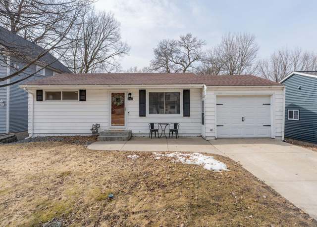 Property at 216 N Lexington Ave, Le Center, MN 56057, 3 beds, 1 bath