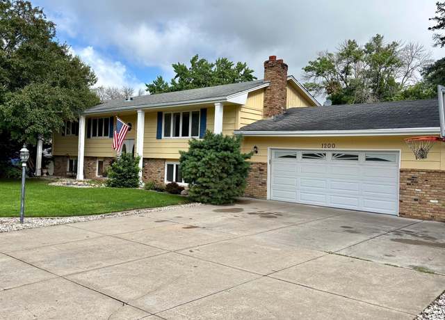 Property at 1200 W 136th St, Burnsville, MN 55337, 5 beds, 3 baths