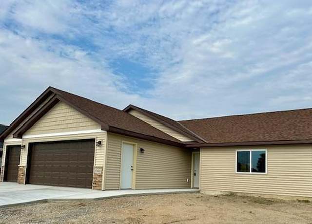 Property at 1560 Gray Fox Dr NE, Owatonna, MN 55060, 3 beds, 2 baths