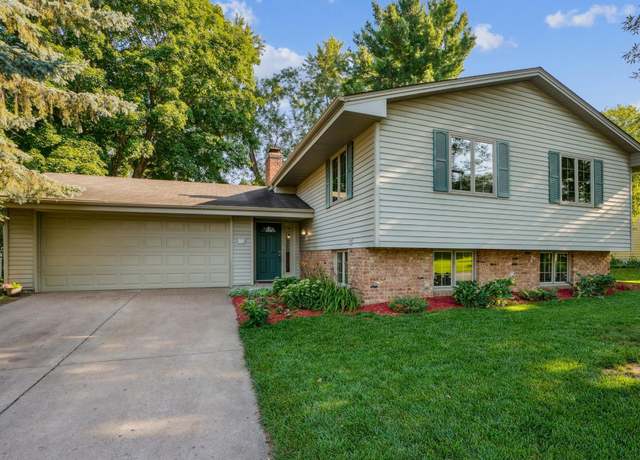 Property at 537 Woodhill Dr, Roseville, MN 55113, 3 beds, 2 baths