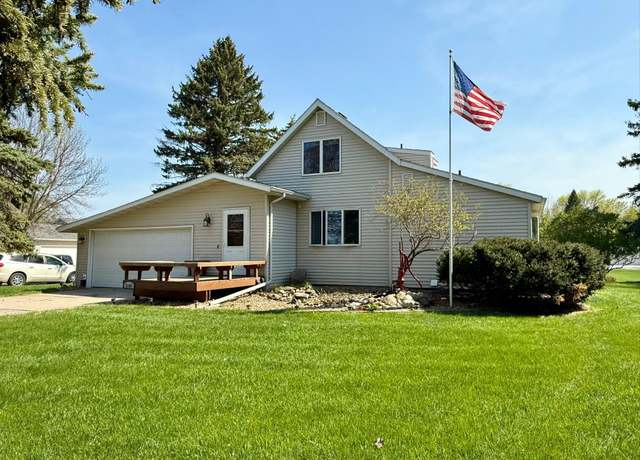 Property at 2101 19th Ave SW, Willmar, MN 56201, 3 beds, 3 baths