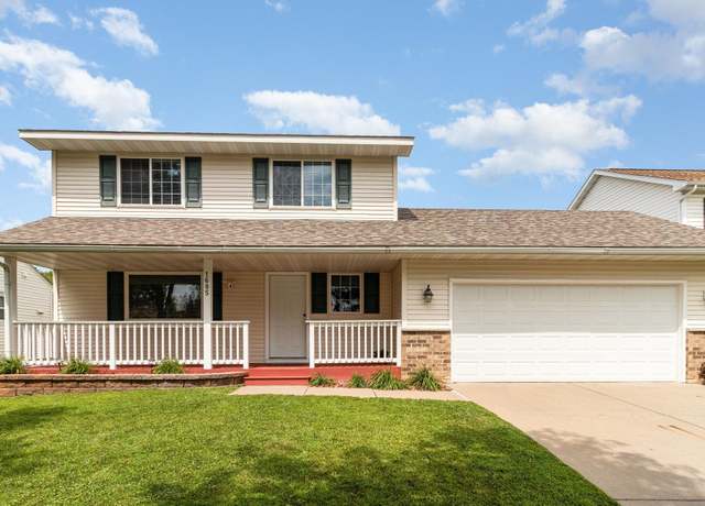 Property at 1685 Arlington Ave E, Saint Paul, MN 55106, 3 beds, 3 baths