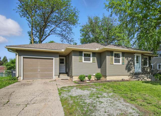 Property at 1016 S Oak Ave, Owatonna, MN 55060, 2 beds, 2 baths