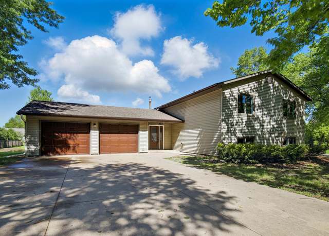 Property at 1900 Greenwood Dr, Owatonna, MN 55060, 5 beds, 2 baths