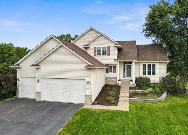 Property at 7073 Sussex Ln, Shakopee, MN 55379, 5 beds, 4 baths