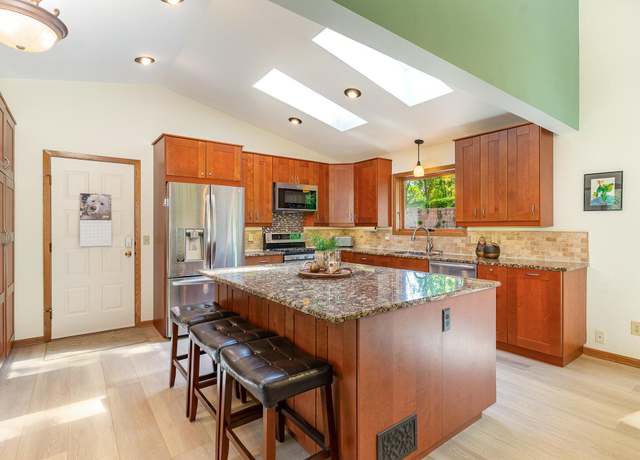 Property at 12570 Everest Ct E, Apple Valley, MN 55124, 4 beds, 3 baths