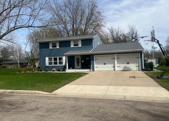 Property at 321 Meredith Rd, Albert Lea, MN 56007, 4 beds, 3 baths