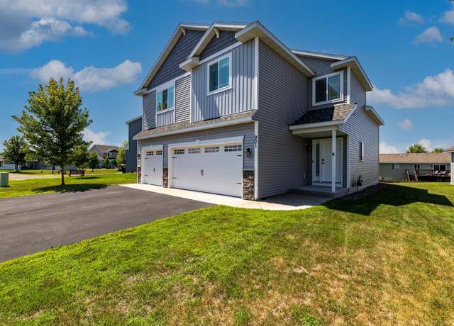 Property at 901 Moline Loop NW, Isanti, MN 55040, 3 beds, 2 baths