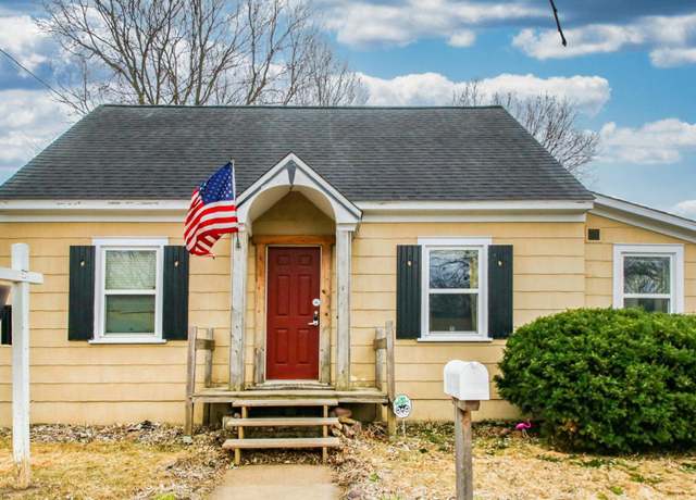 Property at 907 Birch St, Eau Claire, WI 54703, 3 beds, 1 bath