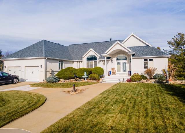 Property at 822 Fox Pointe Ln SW, Rochester, MN 55902, 3 beds, 3 baths
