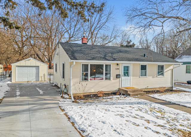 Property at 1294 Barclay St, Saint Paul, MN 55106, 3 beds, 1 bath