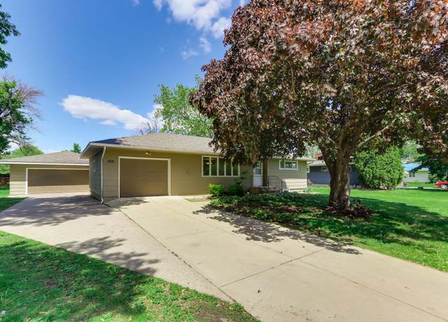Property at 1001 Maple St, Farmington, MN 55024, 3 beds, 1 bath