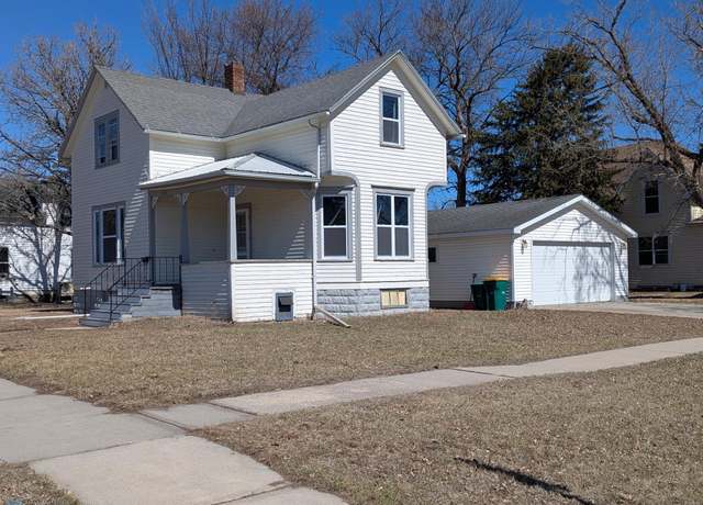 Property at 404 4th St N, Wahpeton, ND 58075, 3 beds, 1 bath