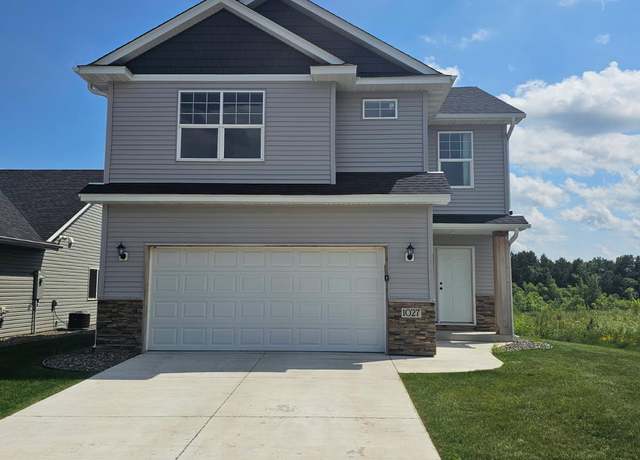 Property at 1027 45th Ave NE, Saint Cloud, MN 56304, 3 beds, 3 baths