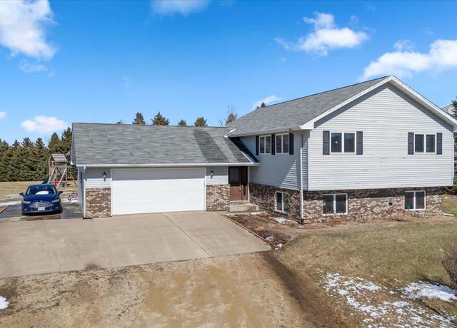 Property at 1208 County Rd E, New Richmond, WI 54017, 5 beds, 2 baths