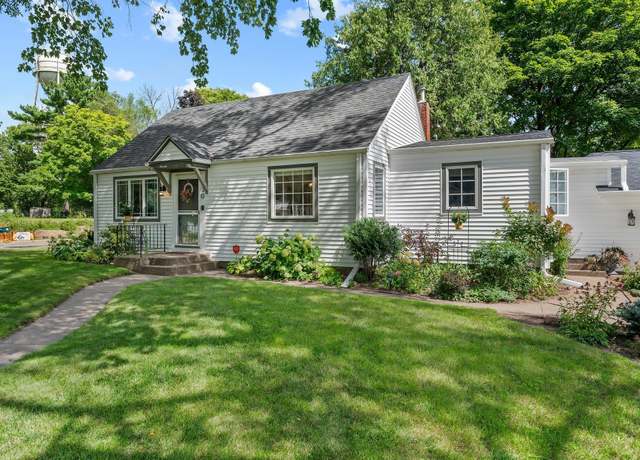 Property at 130 9th St, Hudson, WI 54016, 3 beds, 1 bath