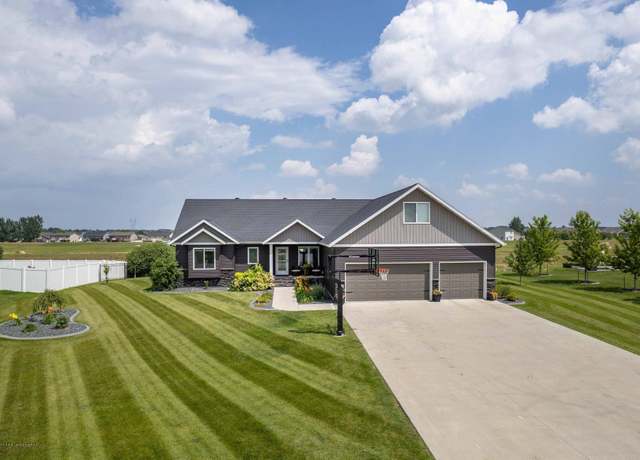 Property at 3917 14th St W, West Fargo, ND 58078, 6 beds, 4 baths