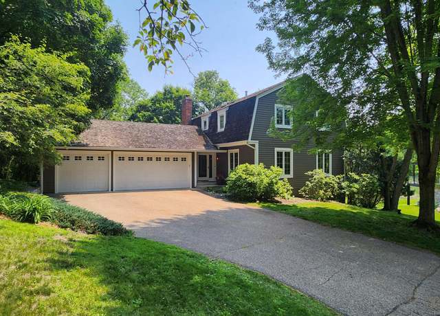 Property at 3900 Hillcrest Way, Deephaven, MN 55391, 4 beds, 3 baths