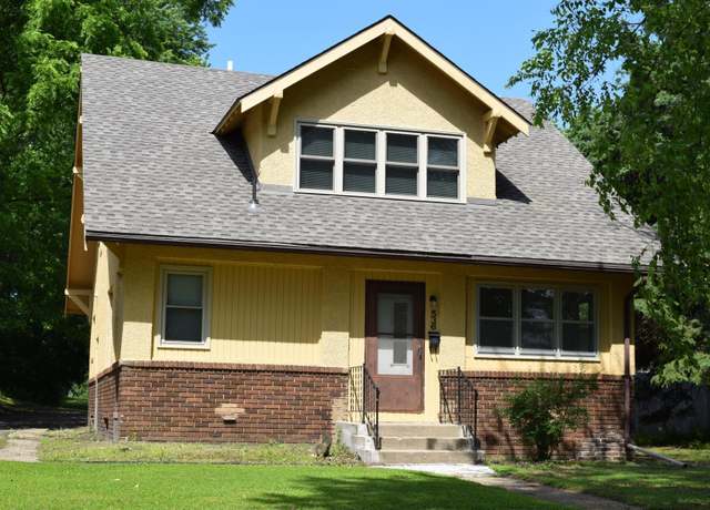 Property at 536 Main St N, Hutchinson, MN 55350, 4 beds, 3 baths