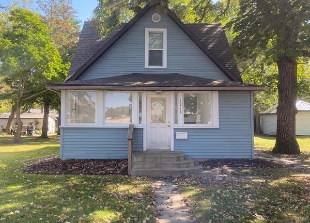 Property at 1217 Hawthorne St, Alexandria, MN 56308, 3 beds, 3 baths