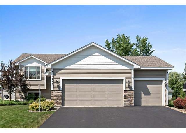 Property at 1225 Legacy Pkwy, New Richmond, WI 54017, 4 beds, 2 baths
