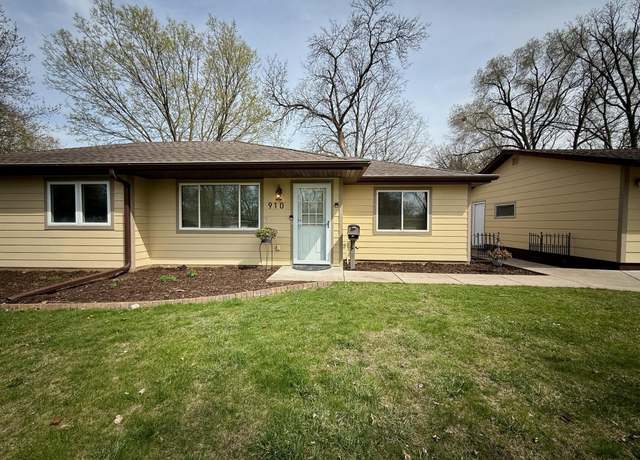 Property at 910 Queens Ln, Anoka, MN 55303, 3 beds, 3 baths
