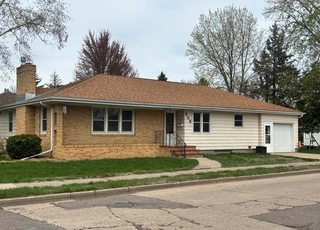 Property at 505 Victoria St, Fairmont, MN 56031, 3 beds, 2 baths