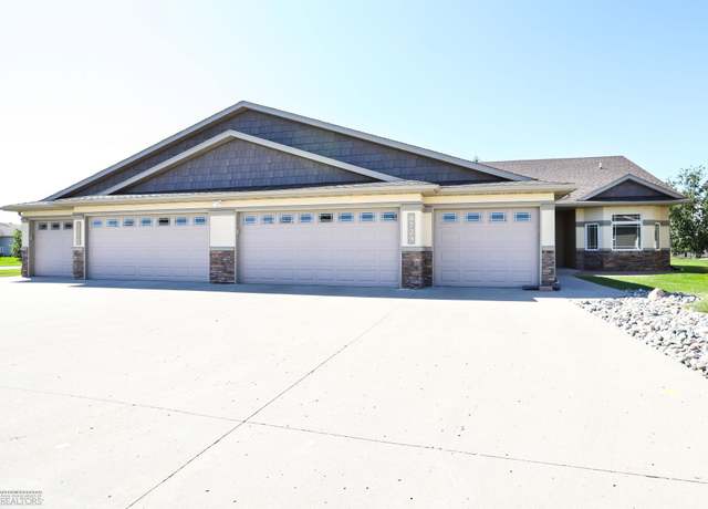 Property at 4729 44th St S, Fargo, ND 58104, 3 beds, 3 baths