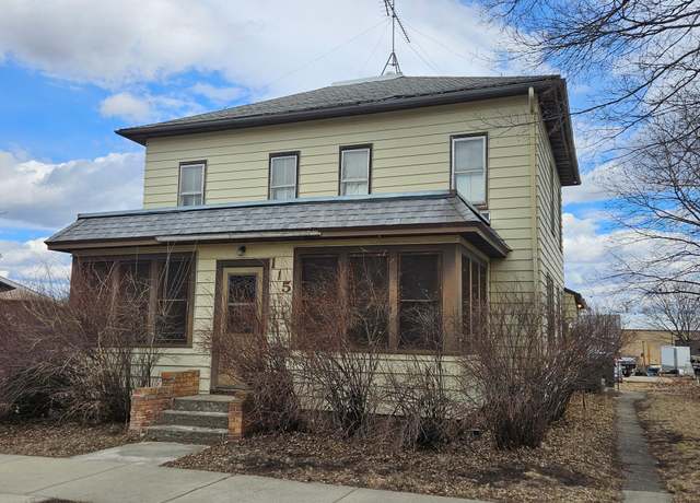 Property at 115 Adams St SE, Hutchinson, MN 55350, 4 beds, 3 baths