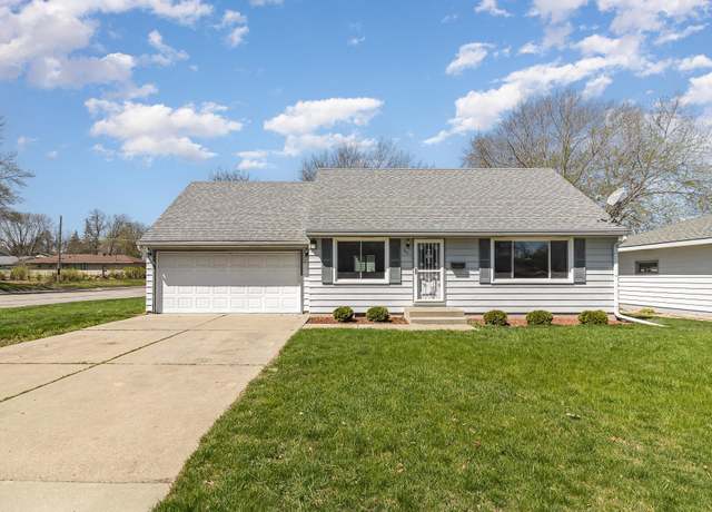 Property at 968 Shumway St S, Shakopee, MN 55379, 3 beds, 2 baths
