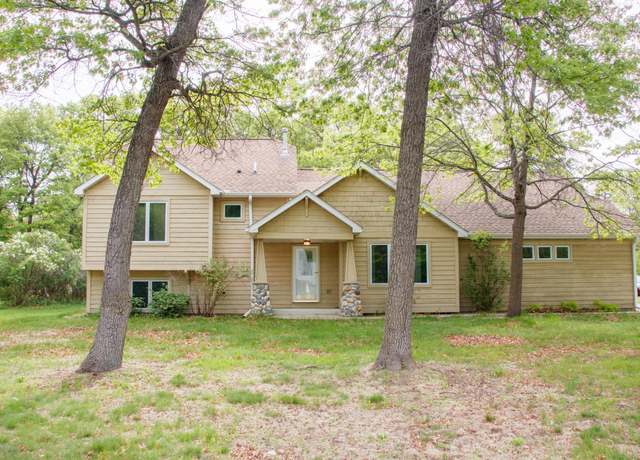 Property at 13910 Cherrywood Dr, Baxter, MN 56425, 4 beds, 2 baths