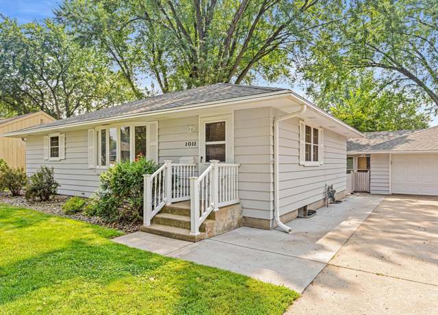 Property at 1011 4th St W, Hastings, MN 55033, 5 beds, 2 baths