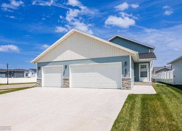Property at 7304 27th St S, Fargo, ND 58104, 3 beds, 2 baths