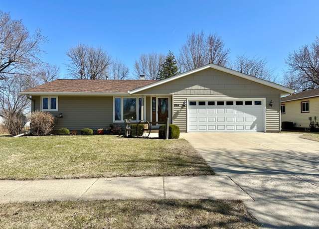 Property at 1734 Green View Rd, Worthington, MN 56187, 3 beds, 2 baths