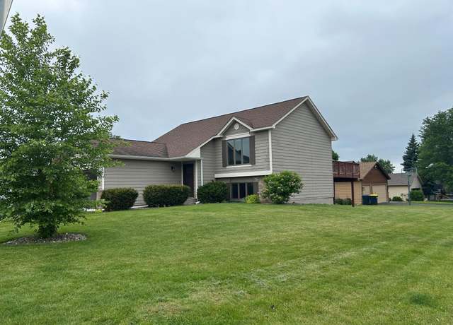 Property at 10385 166th St W, Lakeville, MN 55044, 3 beds, 2 baths