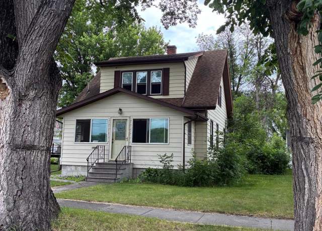 Property at 1029 2 St N, Fargo, ND 58102, 3 beds, 2 baths