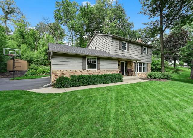 Property at 5920 Maplewood Ln, Minnetonka, MN 55345, 4 beds, 3 baths
