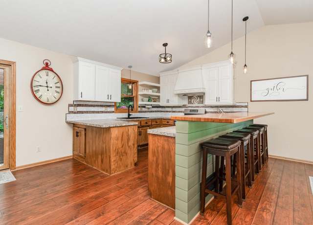 Property at 992 Ferndale St S, Maplewood, MN 55119, 3 beds, 2 baths