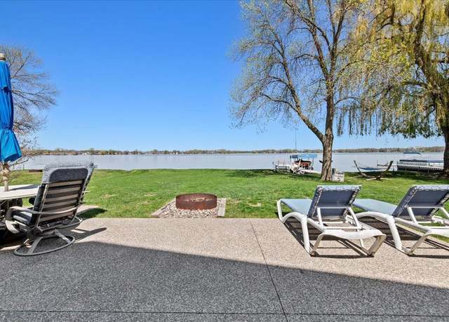 Property at 1108 Lakeview Dr, Waverly, MN 55390, 6 beds, 3 baths