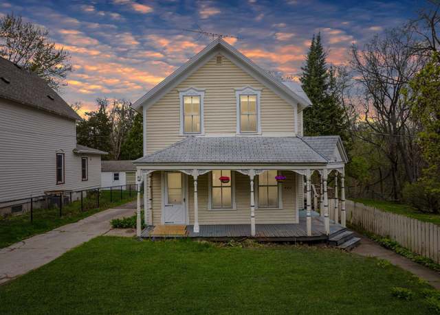 Property at 422 Mulberry St W, Stillwater, MN 55082, 3 beds, 2 baths
